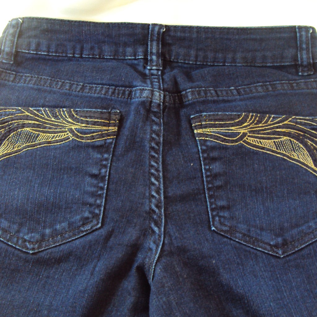 Cache Jeans.